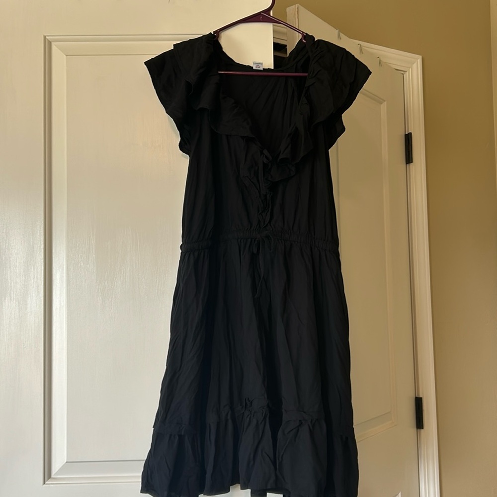 Super cute black dress!!